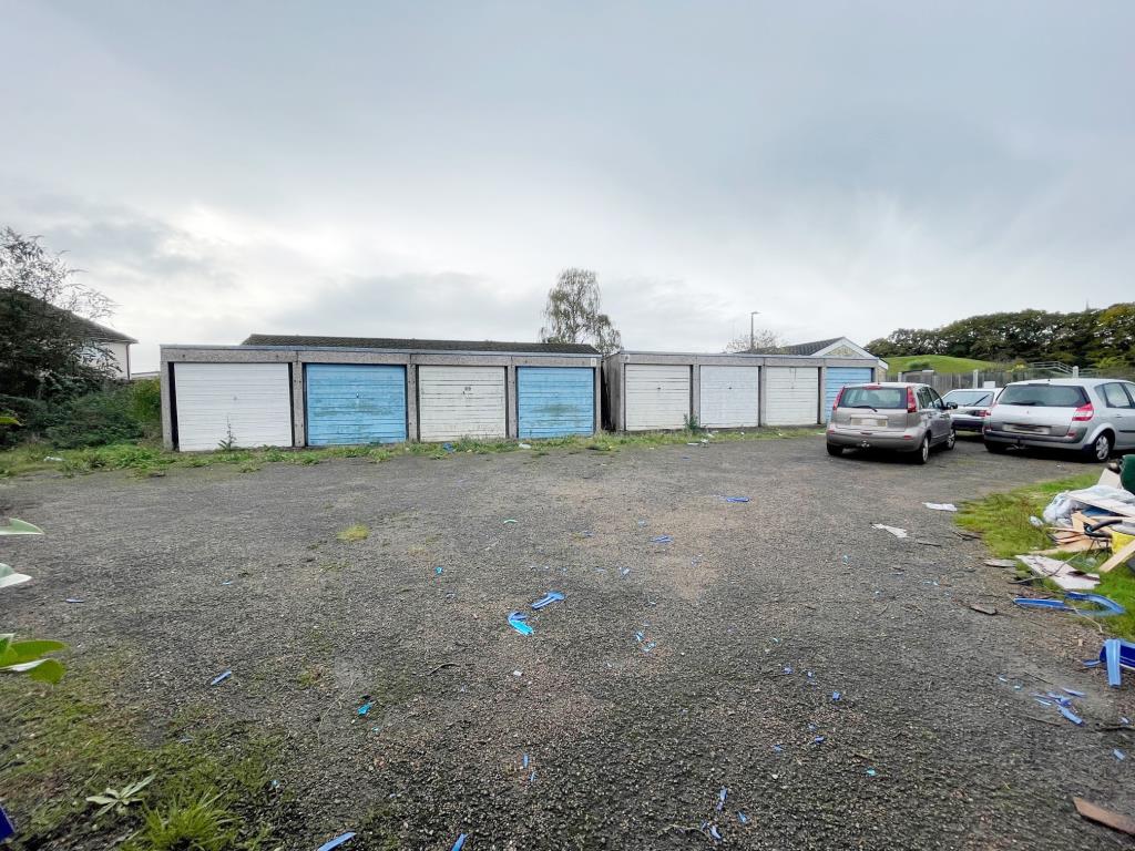 Lot: 61 - FREEHOLD LAND & SIX LOCK-UP GARAGES - Land and garages at Pyms Road, Galleywood